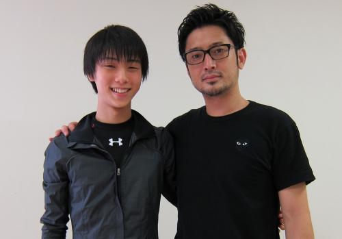 振り付けの宮本賢二氏(左)と=2012年、筆者撮影