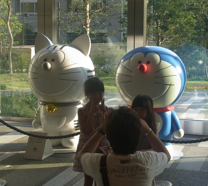 虎ノ門ヒルズのドラえもんとトラのもん