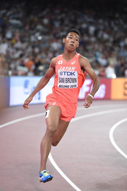 世界陸上男子200メートルで準決勝進出を決めたサニブラウン=2015年8月25日、北京の国家体育場