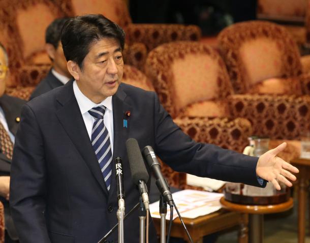 安保関連法案の参院特別委で答弁する安倍晋三首相