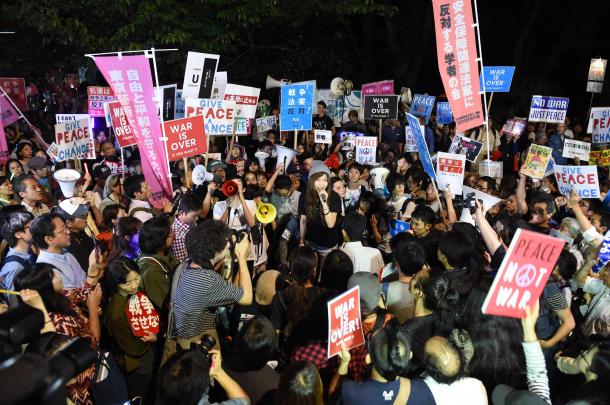 安保法案の廃案を求める国会前デモ