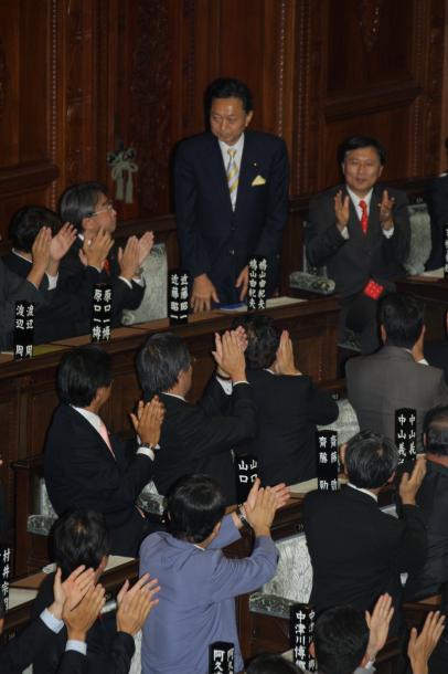 衆院本会議で首相に指名された民主党の鳩山由起夫代表=2009年9月16日、衆院本会議場