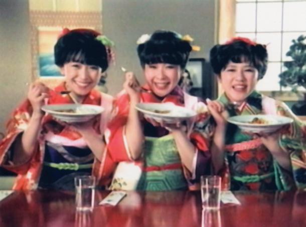 ハウス・ククレカレー77年正月のCMに登場したのはキャンディーズだった=渡辺企画提供