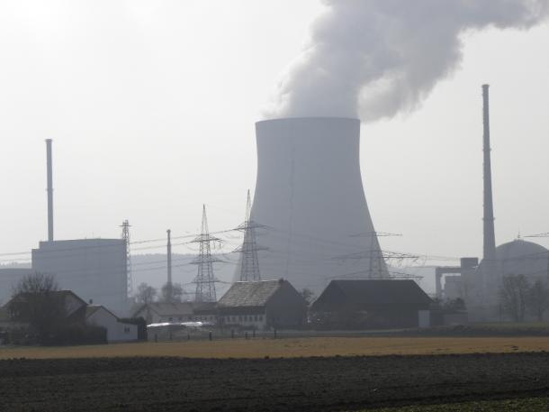 ミュンヘン郊外のイザー原子力発電所は、2022年末に止められる予定だ(筆者撮影)