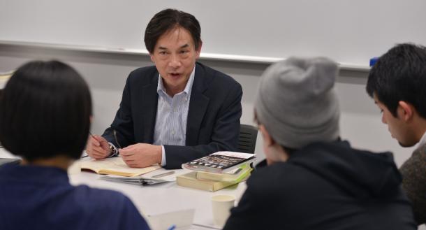 齋藤純一教授と語り合うSEALDsのメンバー