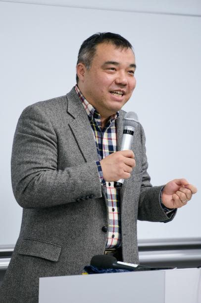 講演する中野晃一教授