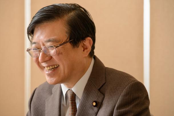 礒崎陽輔さん