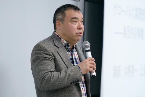 講演する中野晃一教授