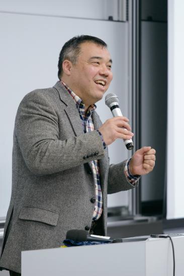 講演する中野晃一教授