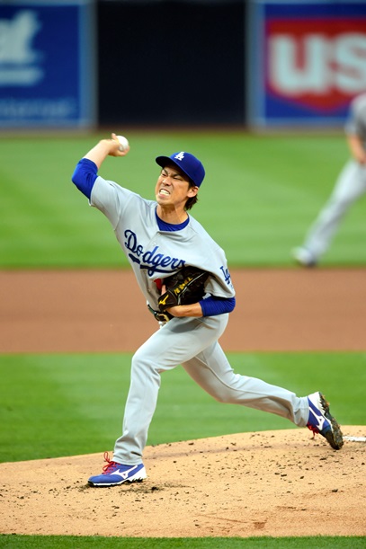 大リーグ公式戦で初登板したドジャースの前田健太=2016年4月6日、米サンディエゴ