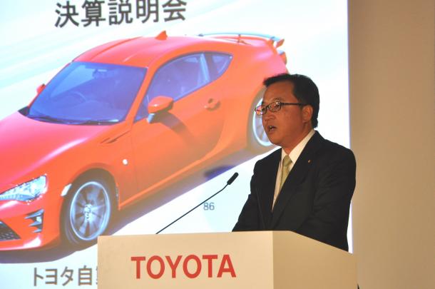 業績について説明するトヨタ自動車の大竹哲也常務役員=8月4日