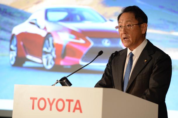 決算会見で抱負を語るトヨタ自動車の豊田章男社長=5月11日