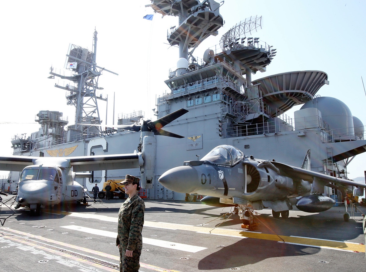 米韓合同軍事演習に参加した米海軍の強襲揚陸艦ボノム・リシャール=東亜日報提供