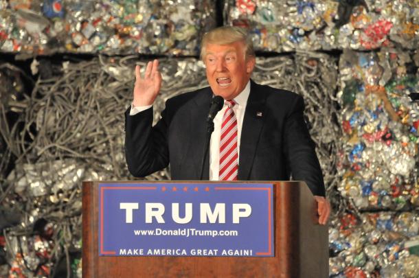 経済政策について演説する共和党のトランプ氏
