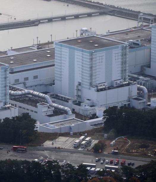 使用済み燃料プールの冷却装置が一時停止した福島第二原発の3号機=22日午前8時50分、福島県楢葉町