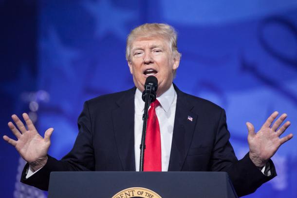 保守政治行動会議でスピーチするトランプ大統領=2月24日、メリーランド州オクソンヒル、ランハム裕子撮影
