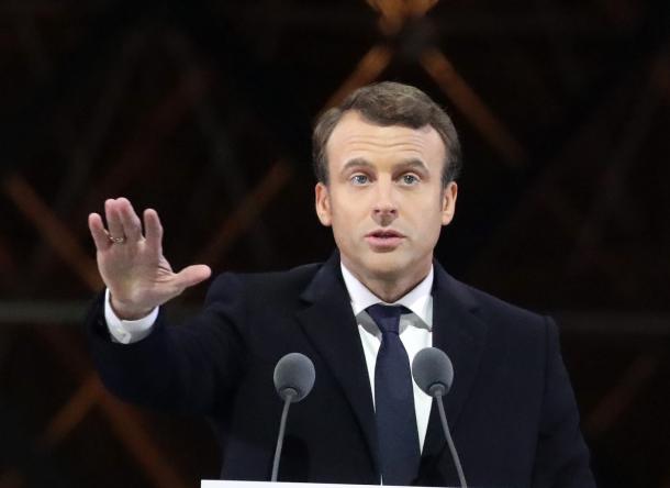 パリで5月7日、勝利宣言するマクロン次期大統領