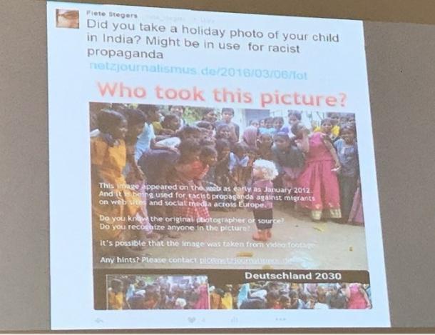 白人の子供がインドの住民に囲まれている写真がどうやって撮影されたかを、シュテガーズ氏はツイッターを通して情報提供を求めた(セッション資料より)