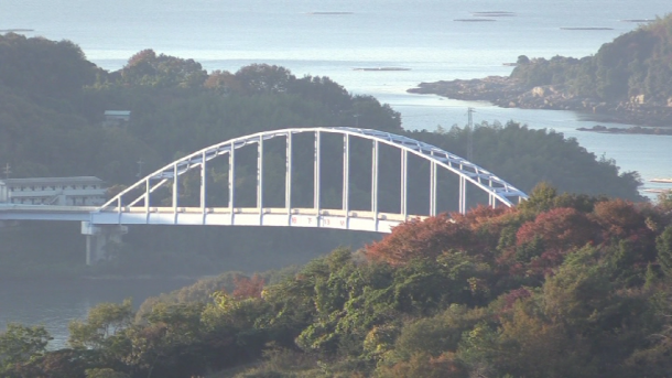 1988年2月、念願の本土と長島を結ぶ「邑久長島大橋」がかかる(写真 宮﨑賢)