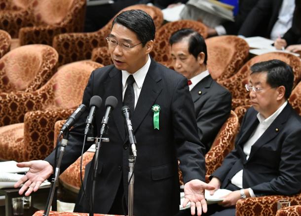 加計学園獣医学部新設問題をめぐって開会された衆院内閣委と文部科学委の連合審査会閉会中審査で、答弁する前川喜平前文部科学事務次官=10日