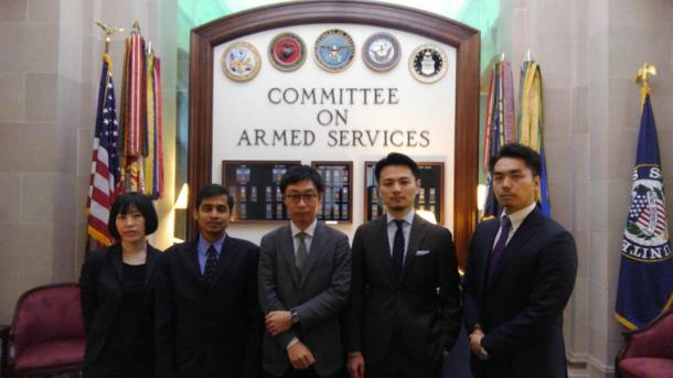 アメリカ合衆国上院軍事委員会(ワシントンDC、向かって右端が筆者)
