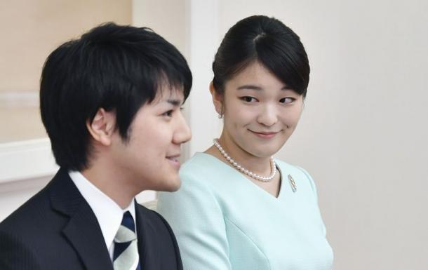 記者会見する眞子さまと小室圭さん=3日午後3時10分、東京・元赤坂、代表撮影 20170903