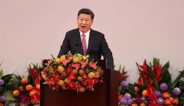 香港返還20年の記念式典で演説する中国の習近平国家主席=7月、香港