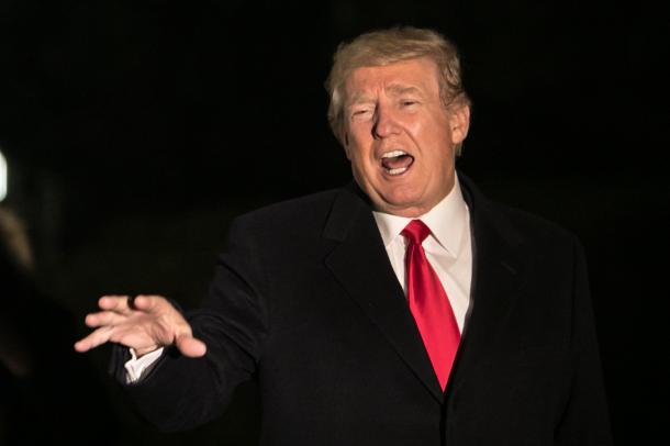ダボス会議出席後、ホワイトハウスに到着したトランプ米大統領=1月26日、ワシントン、ランハム裕子撮影