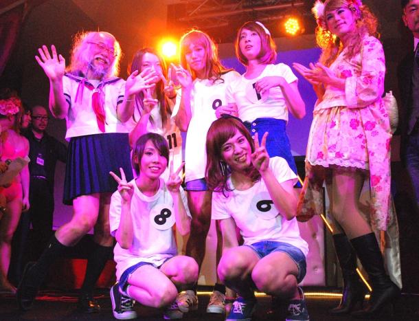 男の娘アイドルオーディションの合格者、審査員ら=8月末のプロパガンダ