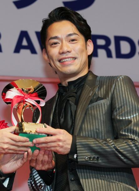 特別賞男性部門で受賞した高橋大輔さん/第26回日本ジュエリーベストドレッサー賞 201501