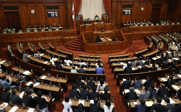 参院の議員定数を6増やす公職選挙法改正案が可決された参院本会議=2018年7月11日